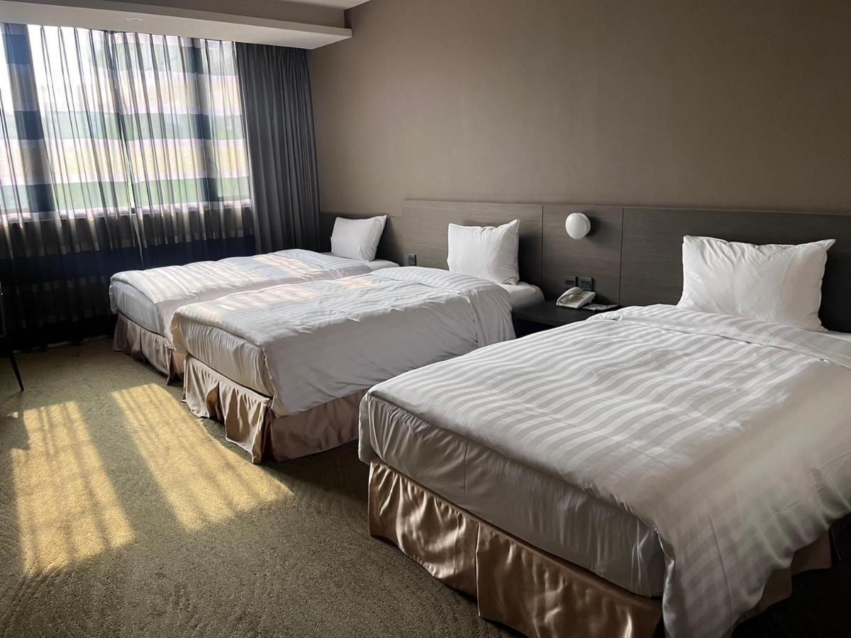 Look Royal Resort Kota Chiayi Bagian luar foto A room at the hotel