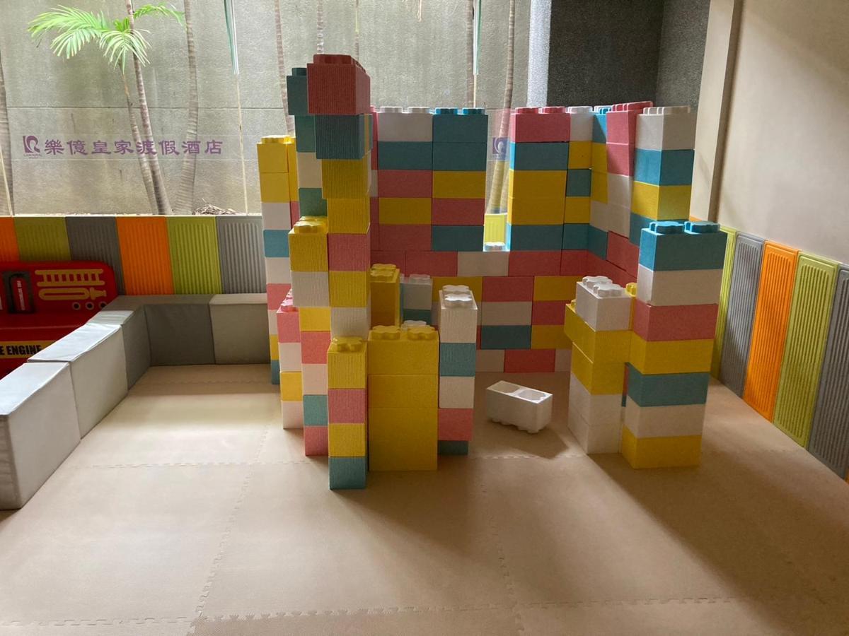 Look Royal Resort Kota Chiayi Bagian luar foto Duplo blocks