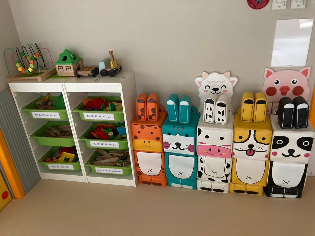 Look Royal Resort Kota Chiayi Bagian luar foto A collection of Duplo sets