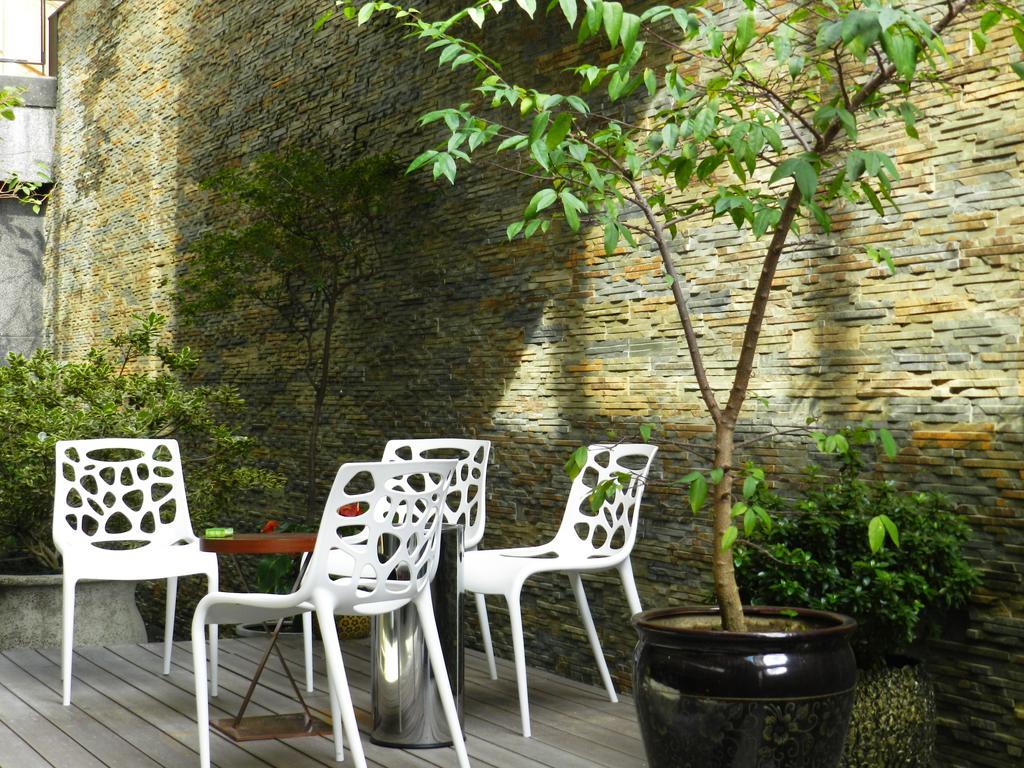 Look Royal Resort Kota Chiayi Bagian luar foto The interior courtyard