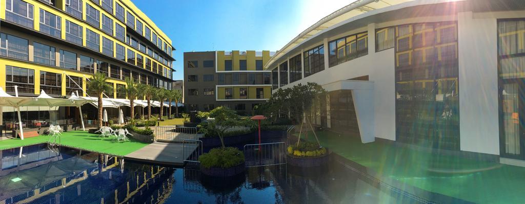 Look Royal Resort Kota Chiayi Bagian luar foto The University of Information Technology and Sciences