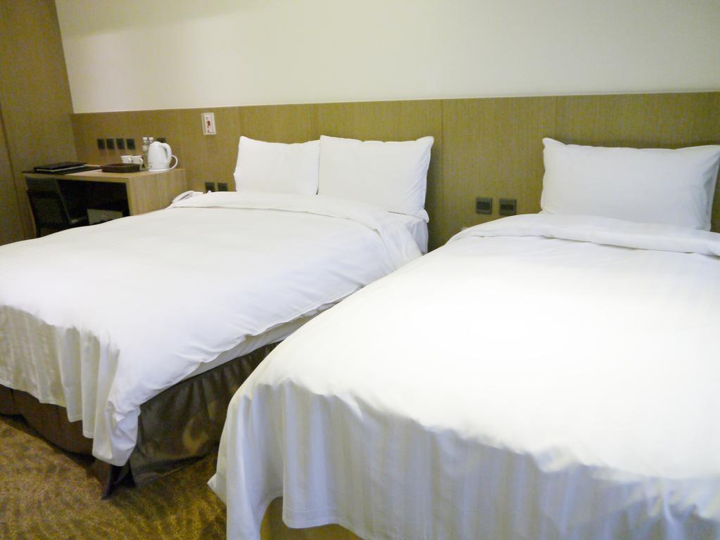 Look Royal Resort Kota Chiayi Bagian luar foto A room at the hotel