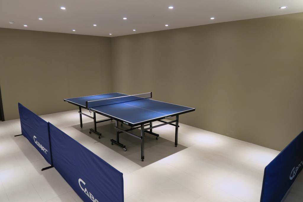 Look Royal Resort Kota Chiayi Bagian luar foto A table tennis table