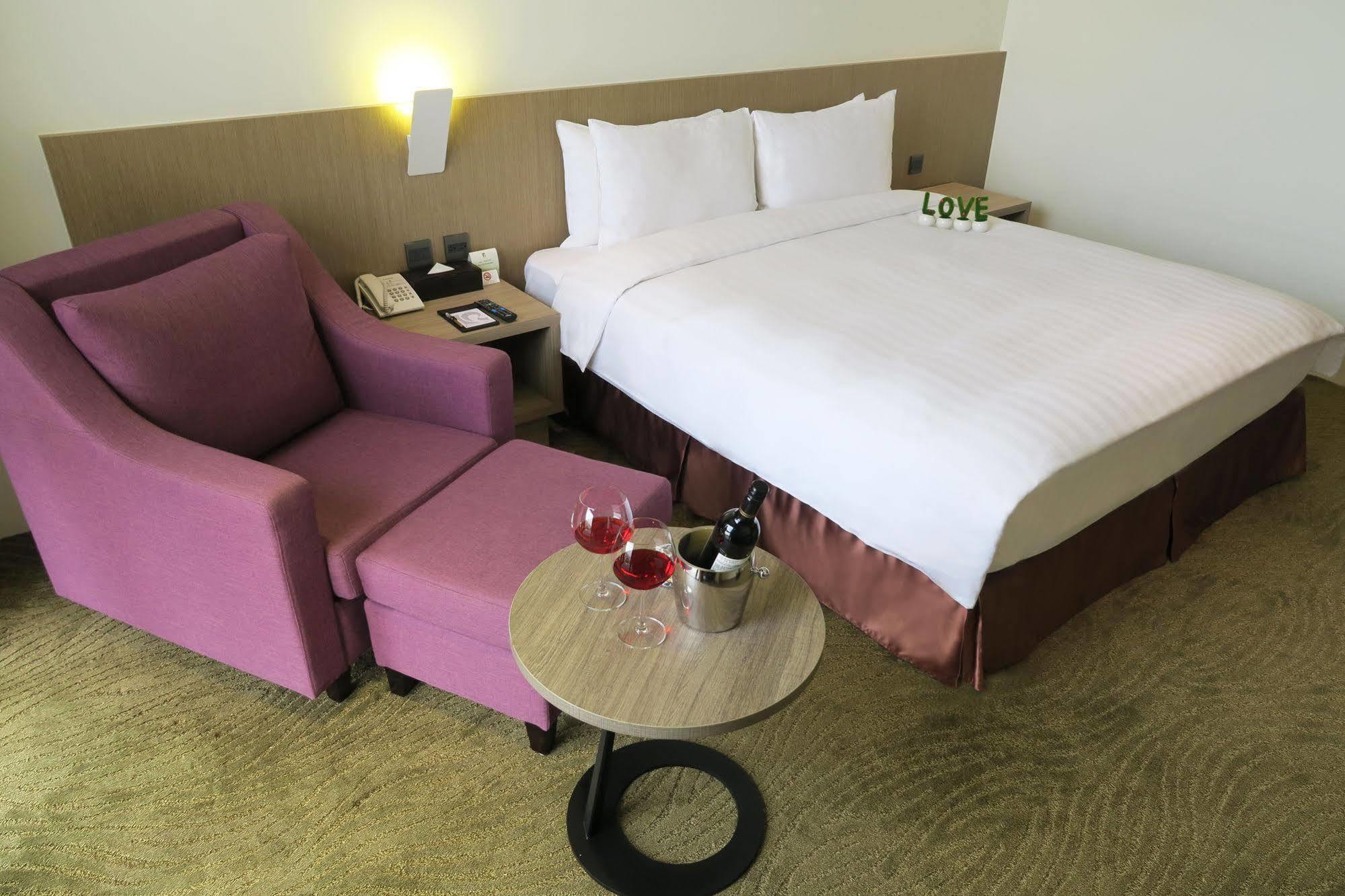 Look Royal Resort Kota Chiayi Bagian luar foto A room at the hotel