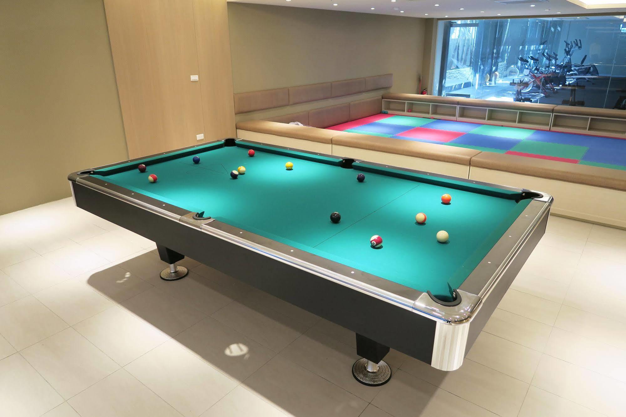 Look Royal Resort Kota Chiayi Bagian luar foto Pool table