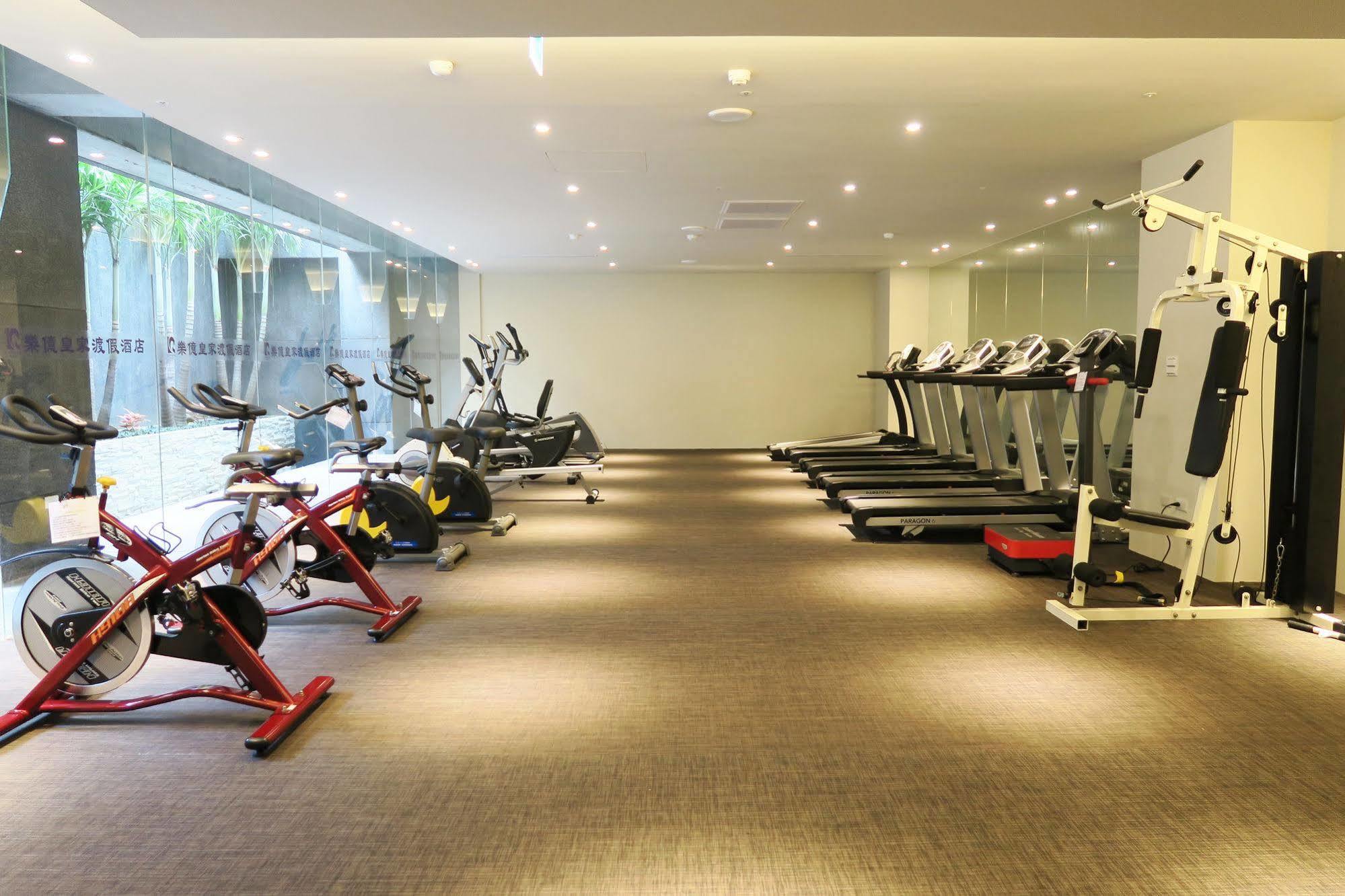 Look Royal Resort Kota Chiayi Bagian luar foto The gym at the hotel