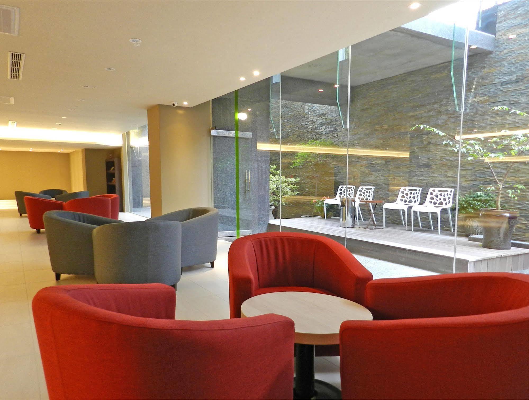 Look Royal Resort Kota Chiayi Bagian luar foto The interior of the lounge