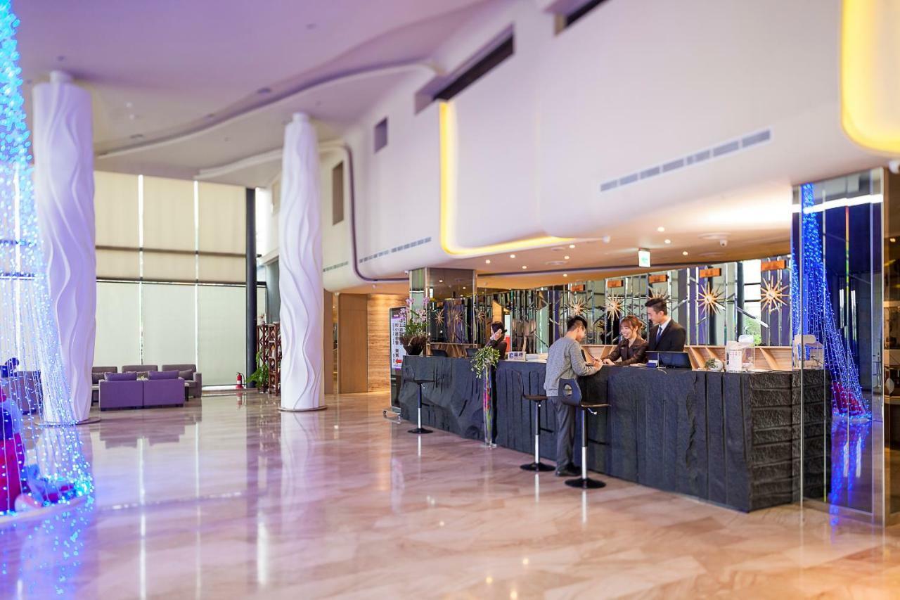 Look Royal Resort Kota Chiayi Bagian luar foto The lobby of the hotel
