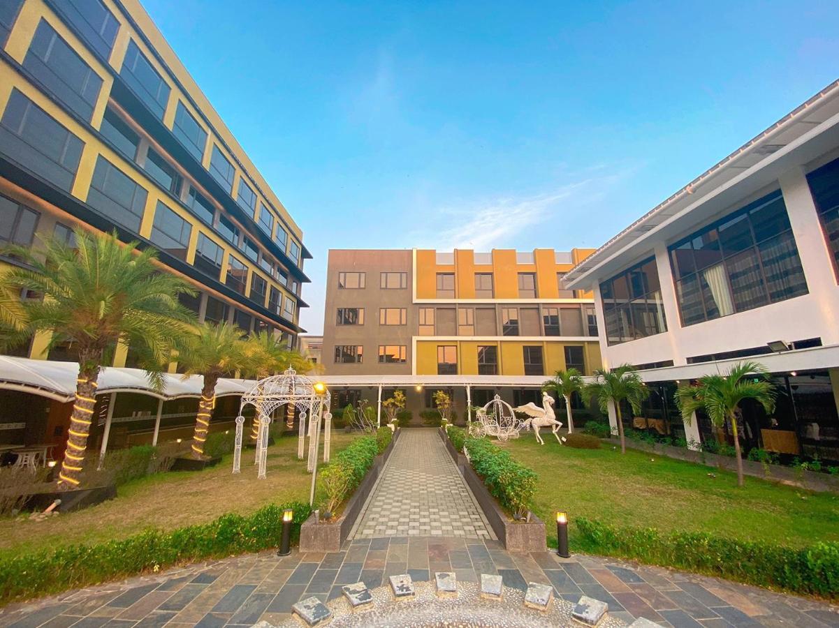 Look Royal Resort Kota Chiayi Bagian luar foto The University of Electronic Science and Technology of China